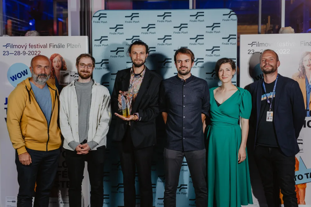 Cenu Zlatý ledňáček za nejlepší celovečerní hraný nebo animovaný film získal snímek Kdyby radši hořelo. Cenu převzali v Plzni tvůrci filmu