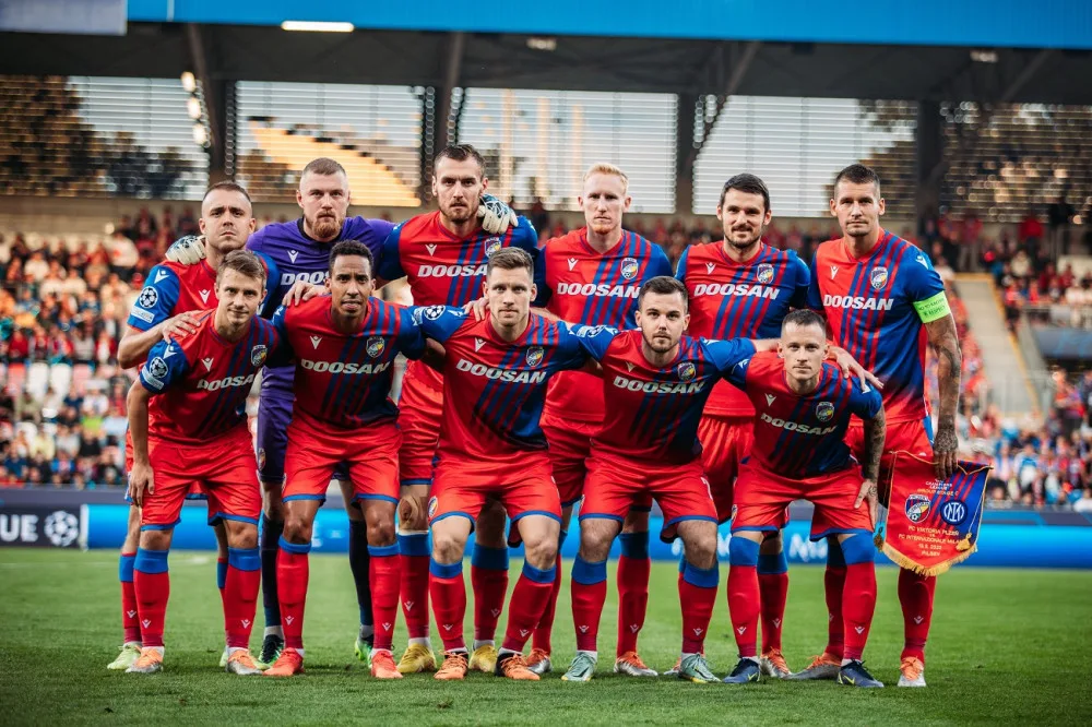 Viktoriáni se proti Bayernu Mnichov budou muset nejspíš obejít bez gólmana Staňka