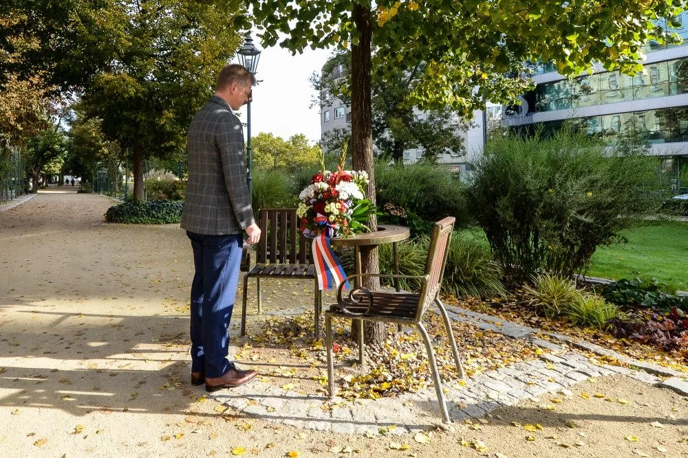 Václav Havel se narodil před 86 lety, Plzeň jeho památku uctila velmi komorně