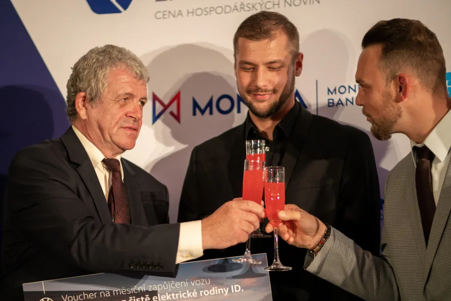 Spoluzakladatel vítězné firmy nanoSPACE Stanislav Jiřinec (vlevo)