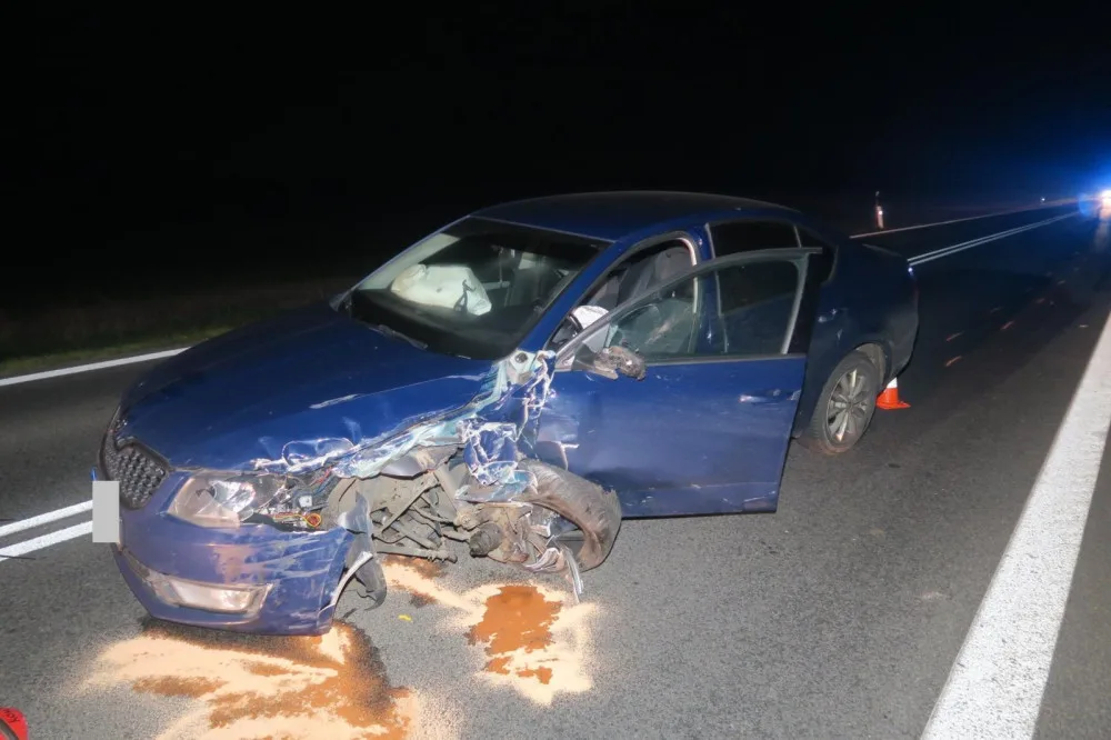 Řidiče přemohl za jízdy mikrospánek, protijedoucí vůz smetl a odmrštil ho do příkopu