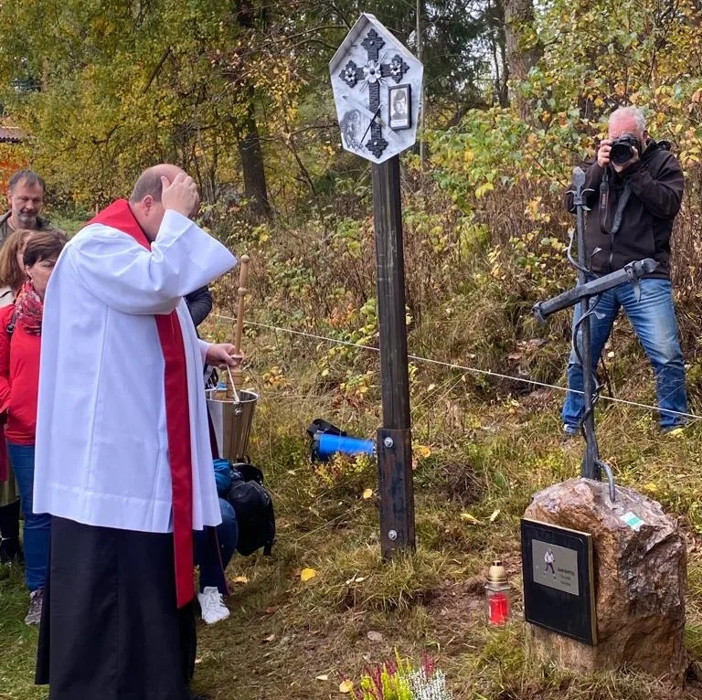 Křížku pak požehnal farář Jan Kulhánek