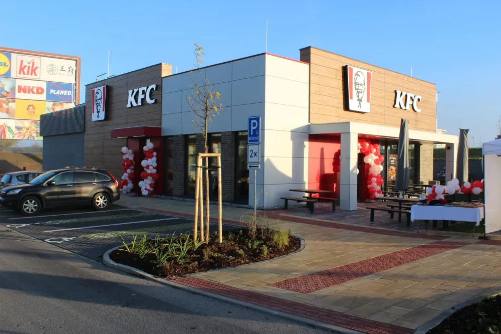 Plzeňáci si zamilovali křupavé kuřecí kousky. KFC otevřelo již šestou restauraci v Plzni!