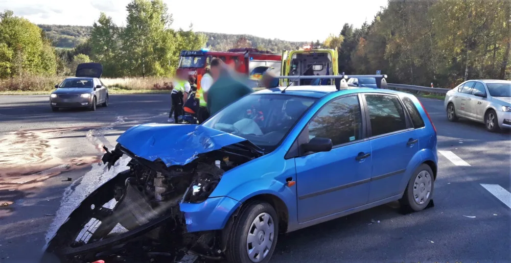Na nechvalně proslulé křižovatce smrti se opět bouralo, motorkáře tam smetl osobák přijíždějící z vedlejší silnice