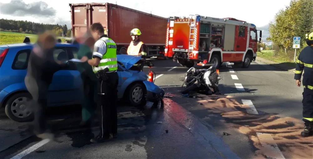 Na nechvalně proslulé křižovatce smrti se opět bouralo, motorkáře tam smetl osobák přijíždějící z vedlejší silnice