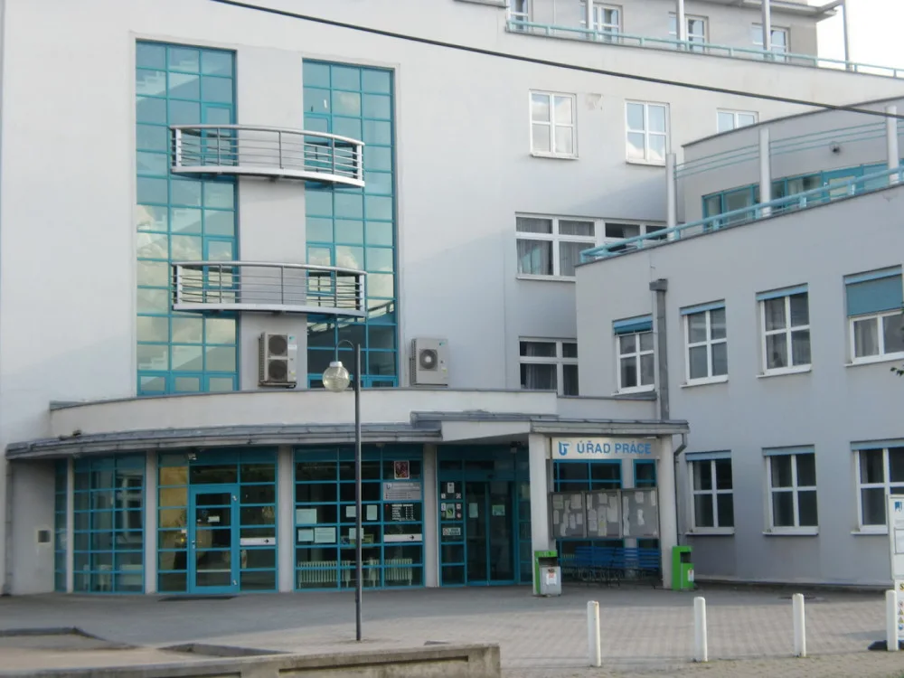 Může Gigafactory v Líních paradoxně způsobit nezaměstnanost?