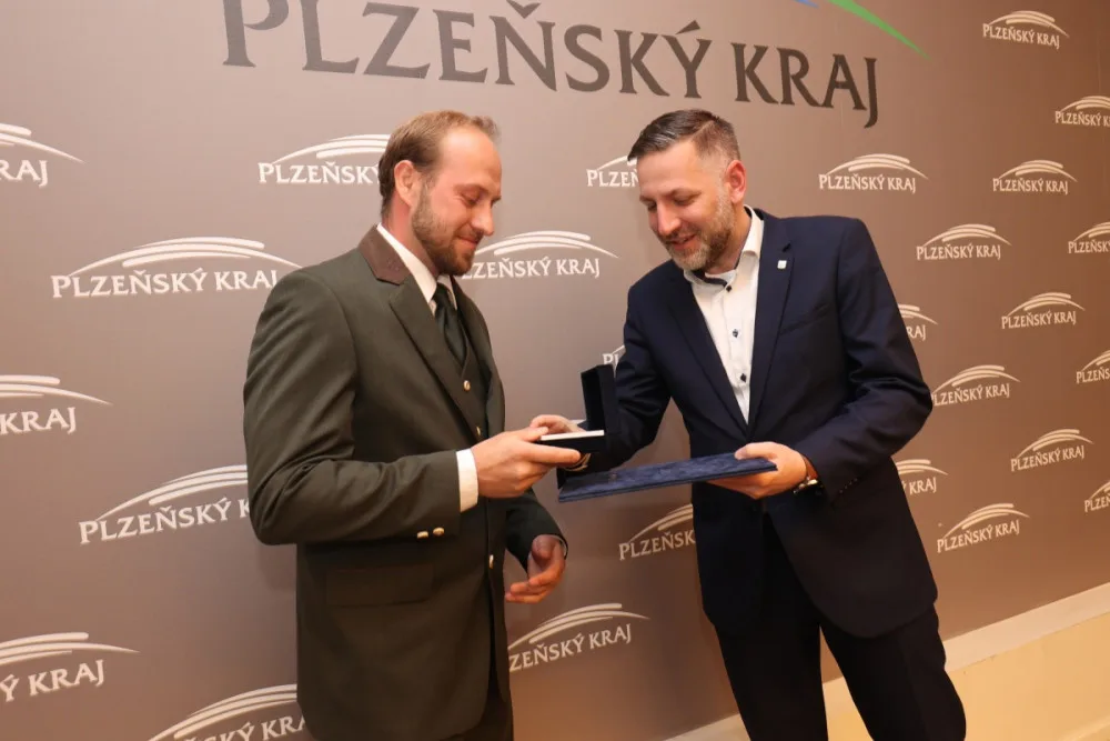 Zachránce německé holčičky Martin Semecký letos získal za svůj čin Cenu hejtmana Plzeňského kraje