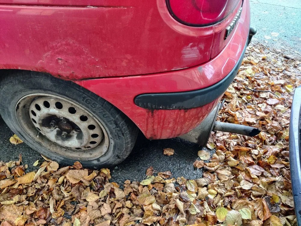 Autovraky straší v ulicích města i dlouhé měsíce, nahlásit je mohou lidé přes aplikaci v mobilu