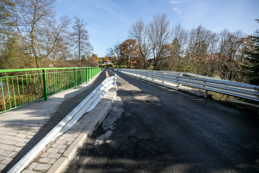 Ovčí most přes řeku Radbuzu prošel náročnou opravou za 25 milionů, už ho opět mohou využívat motoristé i pěší