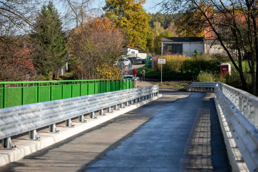 Ovčí most přes řeku Radbuzu prošel náročnou opravou za 25 milionů, už ho opět mohou využívat motoristé i pěší