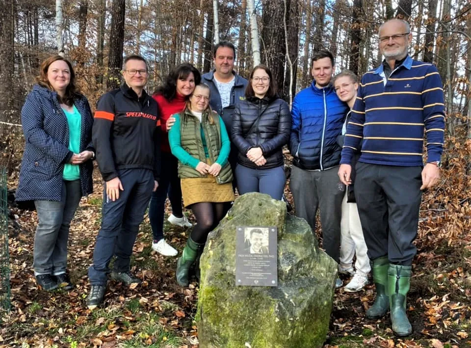 Lékaři uctili památku svého předčasně zemřelého věhlasného kolegy při obnově požárem zničeného Národního parku České Švýcarsko