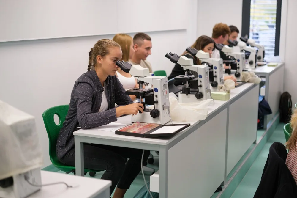 Nový kampus Lékařské fakulty v Plzni se pyšní moderním zázemí a špičkovými technologiemi