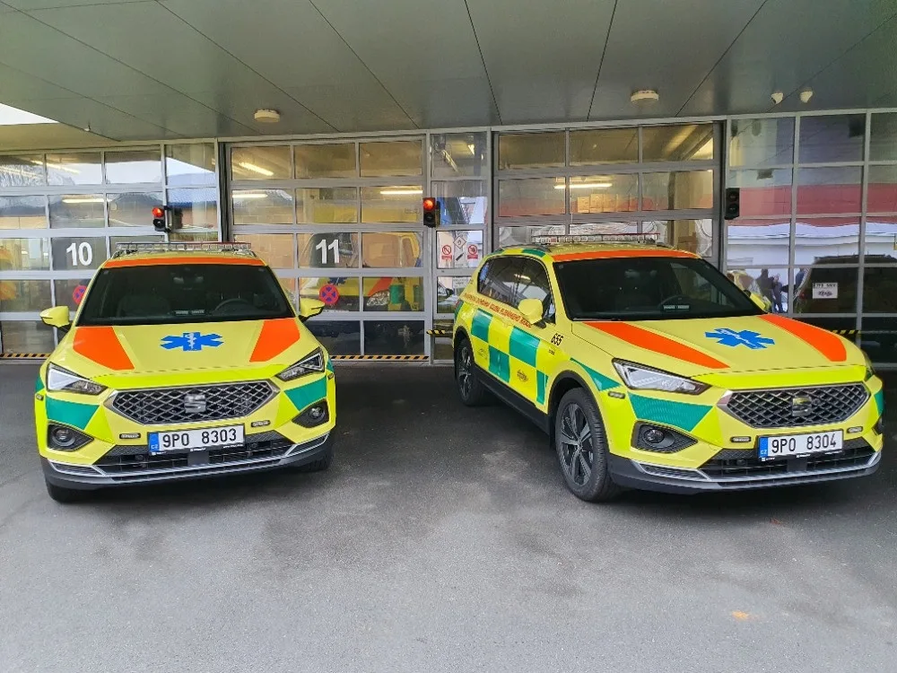 Patnáct nových sanitek dostali záchranáři v Plzeňském kraji, šest speciálních vozidel mají jako první v ČR