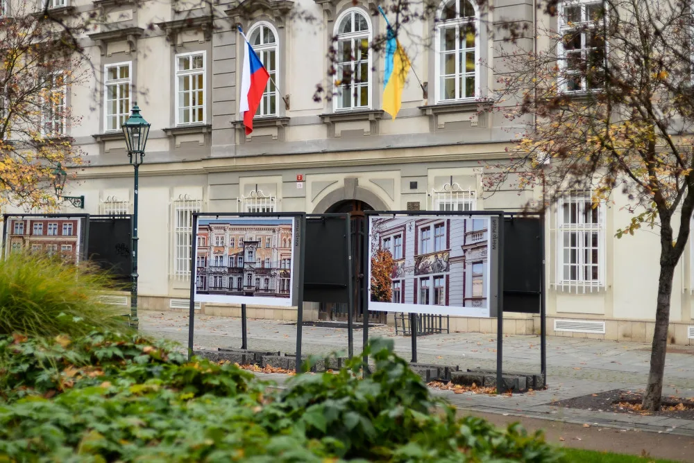 Legendární malíř v Plzni vyzdobil 19 měšťanských domů, dnes si město připomíná 170 let od jeho narození