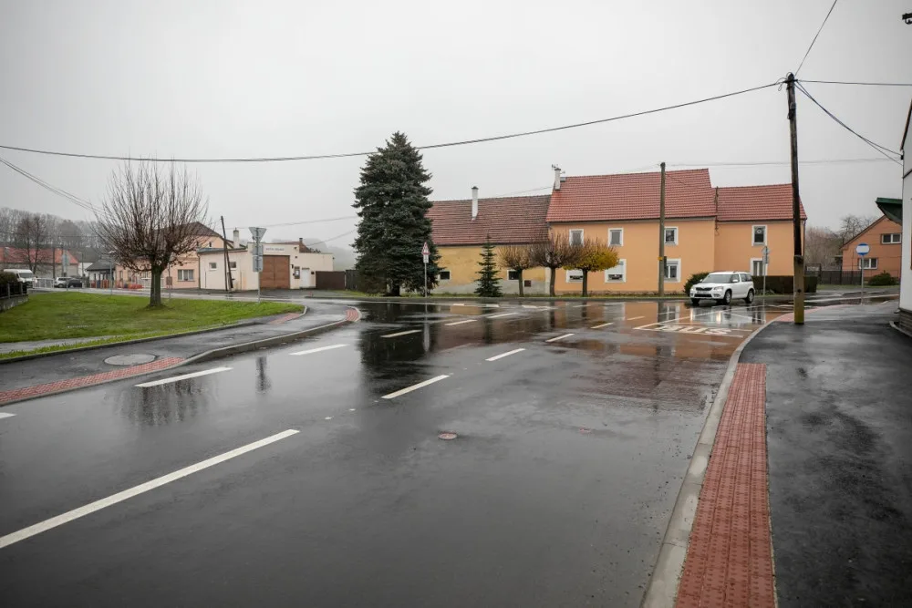 Řidiči už mohou využívat opravený most v Lužičkách u Domažlic i křižovatku na Horšovský Týn