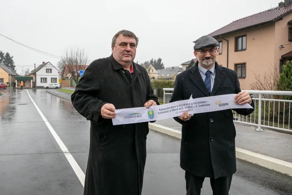 Řidiči už mohou využívat opravený most v Luženičkách u Domažlic i křižovatku na Horšovský Týn