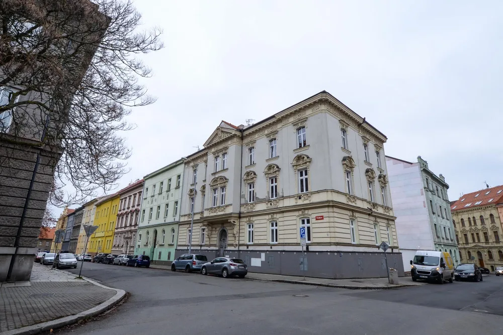 Trojice seniorů v tíživé sociální situaci začne žít lepší život v nově vybudovaném sdíleném bydlení