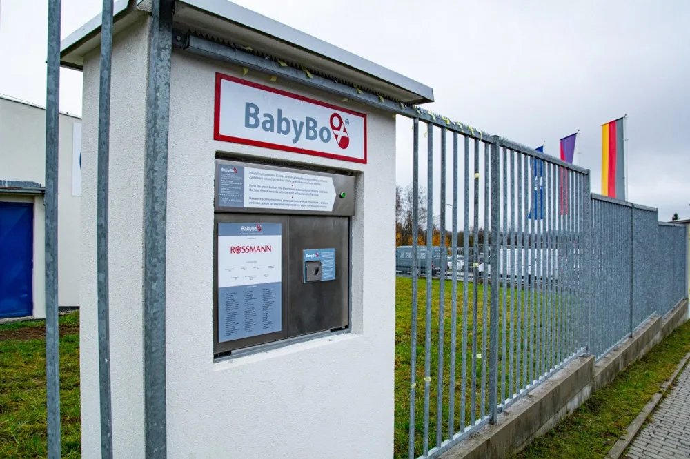 Poslední okresní město se dočkalo babyboxu, netradičně je v areálu tachovské továrny