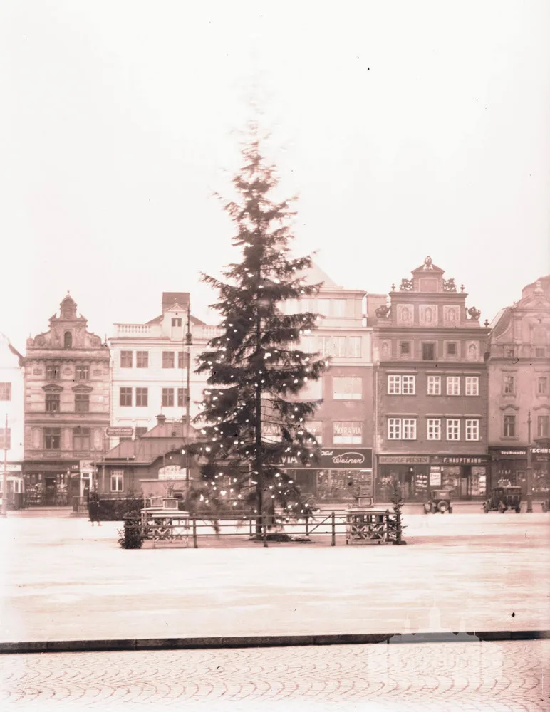 Vánoční strom na náměstí v Plzni, 1931