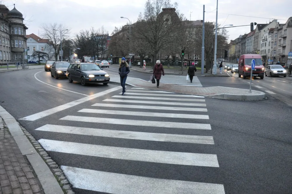 Rušné Chodské náměstí je nyní bezpečnější a přehlednější, opravy se dočkala i silnice a zastávky MHD