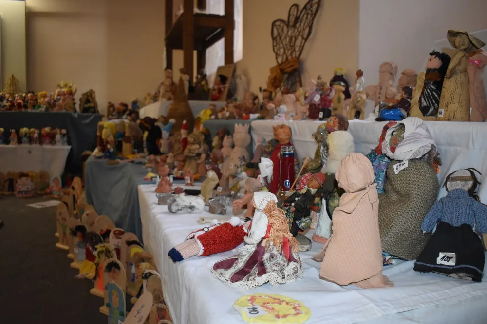 Velký plzeňský betlém má už 1000 figurek a je k vidění v mázhauzu radnice, ode dneška je tam i vánoční pošta