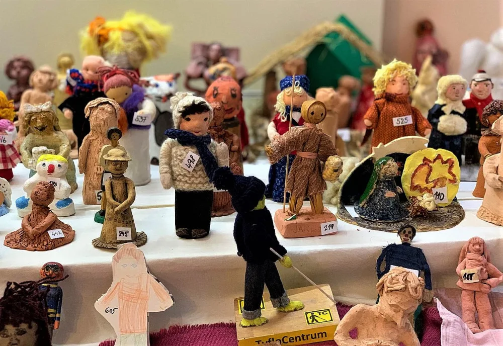 Velký plzeňský betlém má už 1000 figurek a je k vidění v mázhauzu radnice. Je tam i vánoční pošta