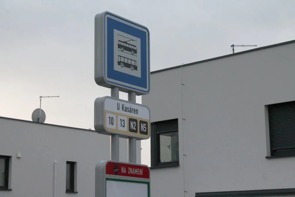 Cestujícím v trolejbusech začne ještě tento týden sloužit nová zastávka U Kasáren v Nepomucké ulici
