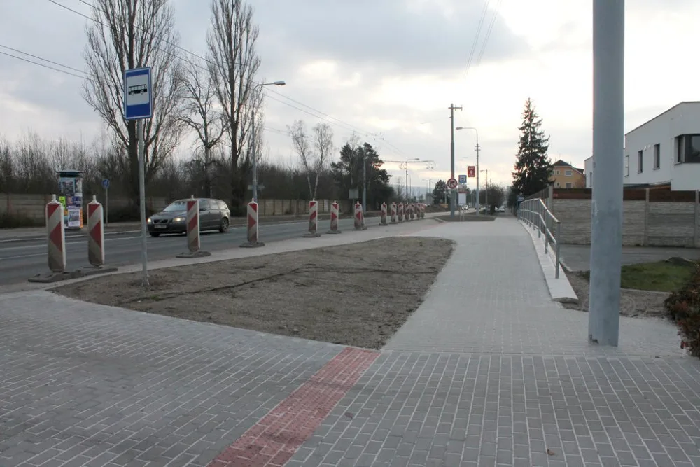 Cestujícím v trolejbusech začne ještě tento týden sloužit nová zastávka U Kasáren v Nepomucké ulici
