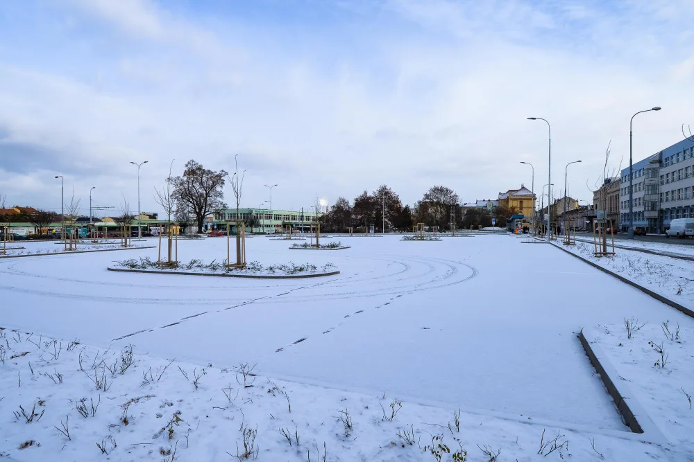 Řidiči mohou využívat nové záchytné parkoviště u autobusového nádraží, pojme až 163 aut