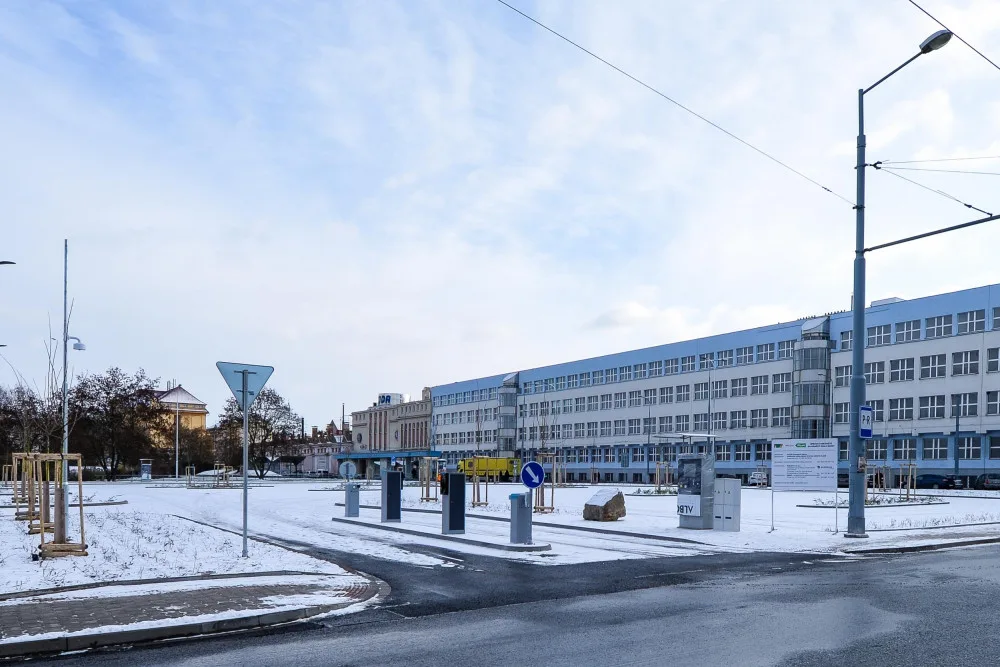 Řidiči mohou využívat nové záchytné parkoviště u autobusového nádraží, pojme až 163 aut