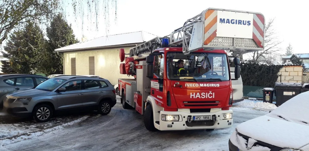 Hasiči testovali na sídlišti průjezdnost ulic pro jejich těžkou požární techniku, výsledek je nenadchl