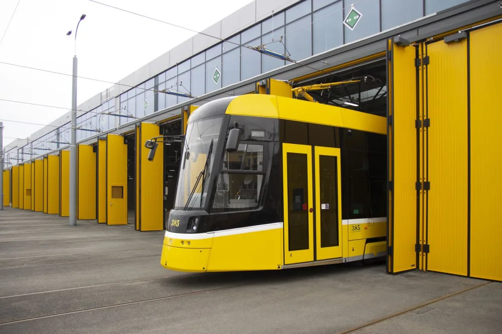 Škodovácké tramvaje se v Plzni vyrábí už 25 let. Do města se výroba přesunula v roce 1997 z pražské ČKD