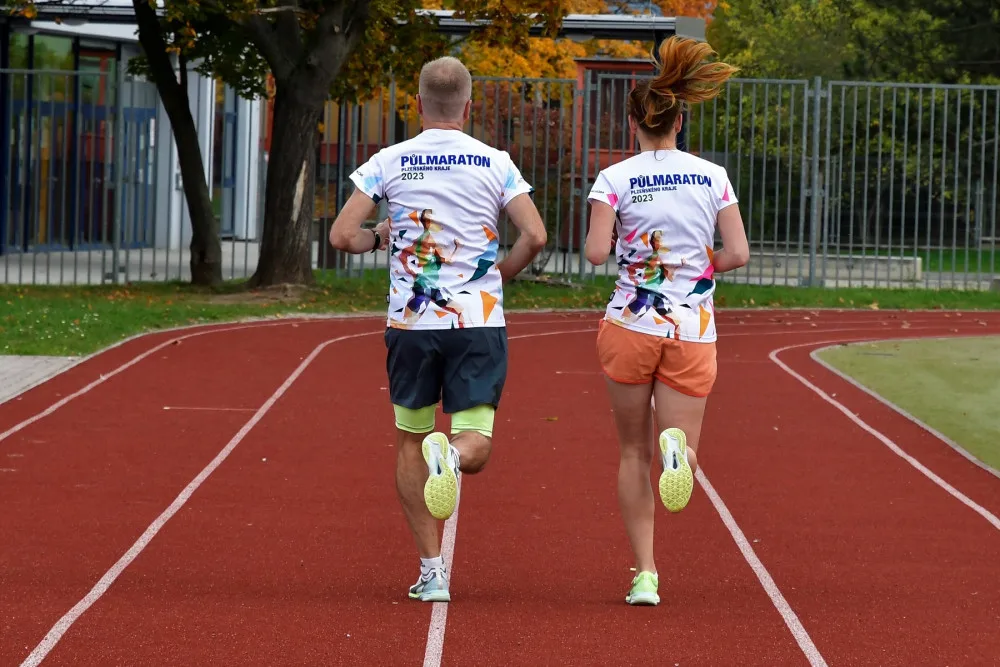 Ještě nemáte pro své blízké vánoční dárky? Kupte jim pod stromeček startovné na Půlmaraton Plzeňského kraje!