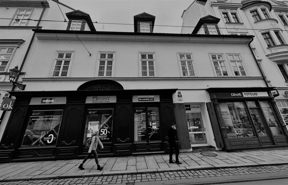 Advokát Martin Pazourek bydlel v roce 1833 před svou tragickou smrtí v tomto domu v Prešovské ulici