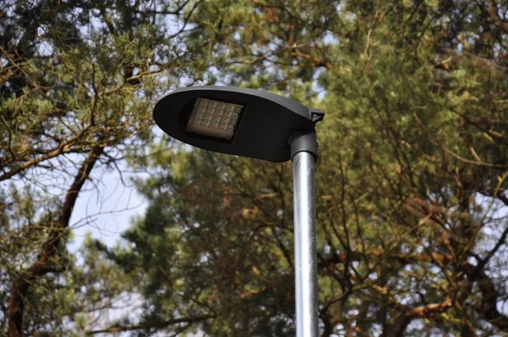 Cestu u břehu oblíbeného Boleváku osvětlují lampy, město za jejich instalaci zaplatilo 1,7 milionu