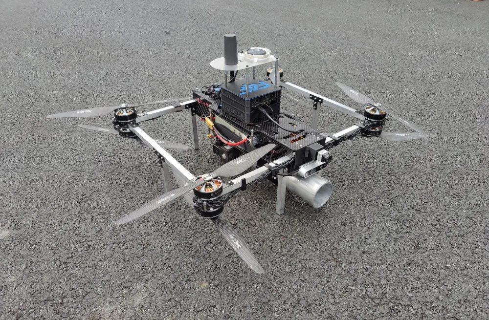 Unikátní dron by měl pomoci hasičům s požáry v uzavřených prostorech, prototyp testují plzeňští odborníci