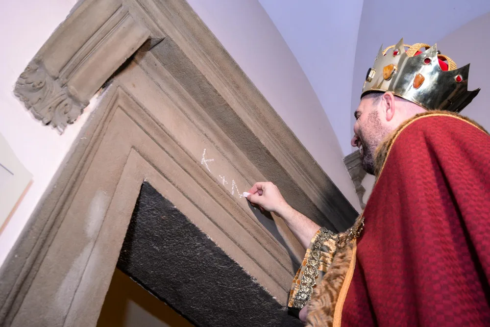 Do ulic Plzně tradičně vyrazili koledovat tři králové v zastoupení hejtmana, primátora a biskupa