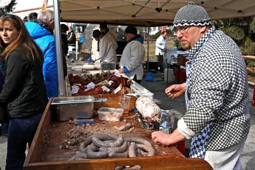 Plzeňský Prazdroj zve na tradiční zabijačku do Hospody Na Spilce nebo na první pivovarský brunch