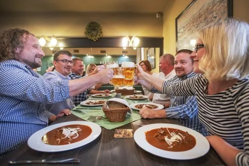 Plzeňský Prazdroj zve na tradiční zabijačku do Hospody Na Spilce nebo na první pivovarský brunch