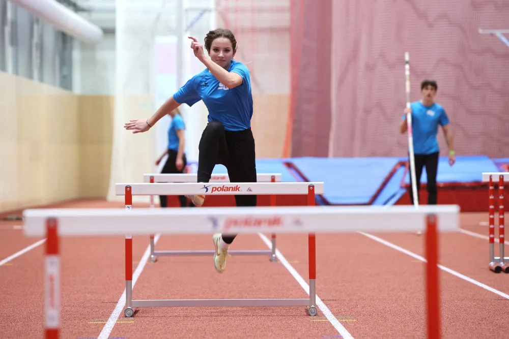 Sportovní gymnázium má nový atletický tunel se zázemím a parkoviště za 118 milionů korun