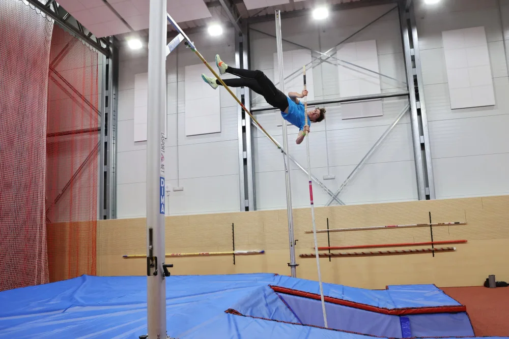 Sportovní gymnázium má nový atletický tunel se zázemím a parkoviště za 118 milionů korun