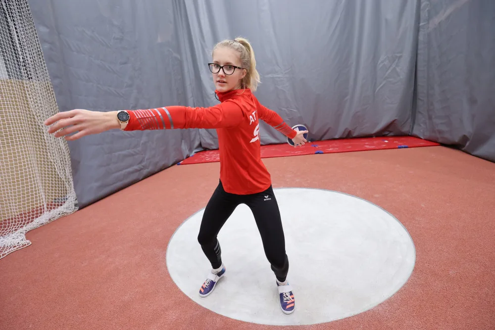 Sportovní gymnázium má nový atletický tunel se zázemím a parkoviště za 118 milionů korun