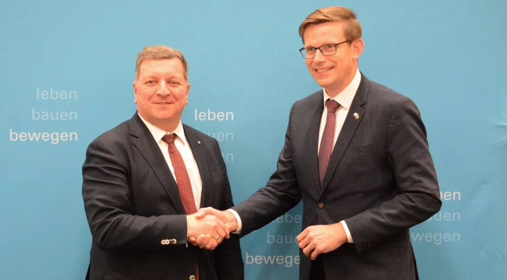 Český ministr dopravy Martin Kupka s německým státním ministrem bydlení, výstavby a dopravy Christianem Bernreiterem (vlevo)