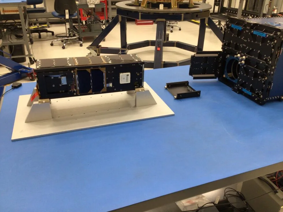 Český nanosatelit už 5800krát obletěl zemi, pokyny dostává z plzeňské univerzity