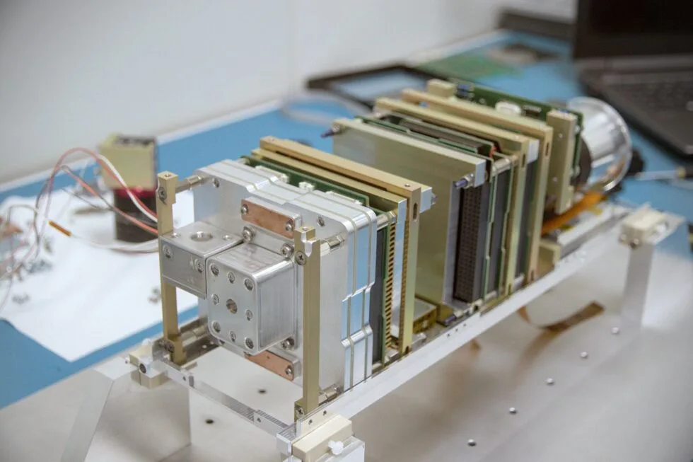 Český nanosatelit už 5800krát obletěl zemi, pokyny dostává z plzeňské univerzity