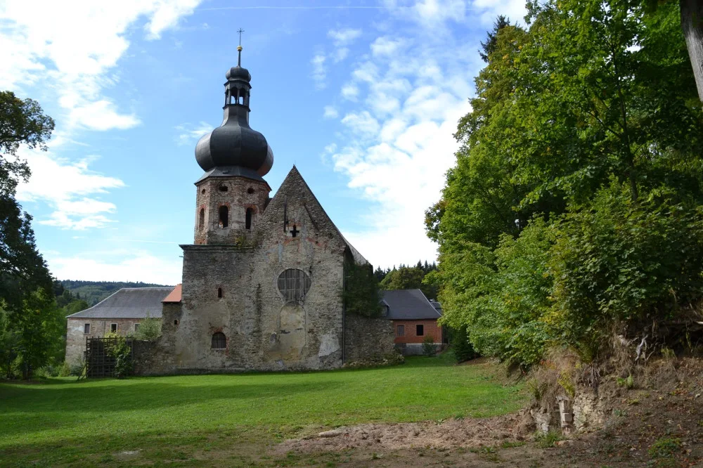 Klášter augustiánů v Pivoni na Domažlicku