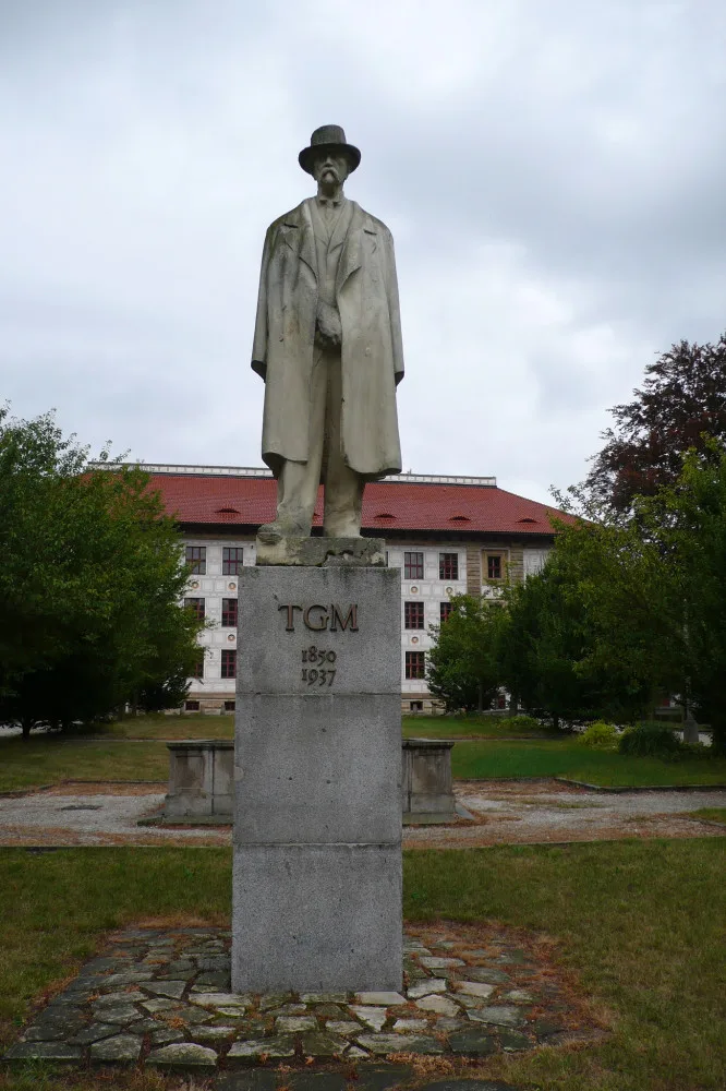 Památník odboje se sochou T.G.Masaryka v Sušici