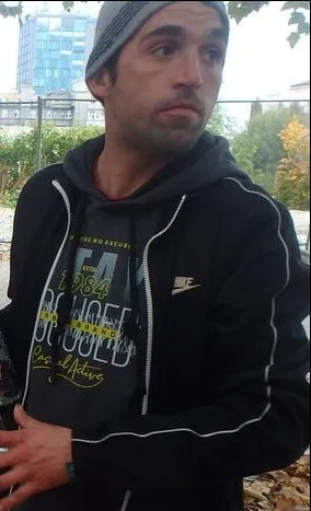 Policisté pátrají po svědcích, kteří znali tohoto muže a mohli by poskytnout informace o jeho posledních dnech, kdy byl ještě naživu