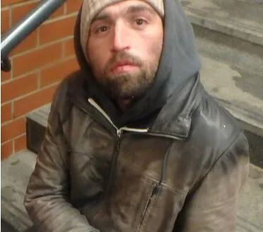 Policisté pátrají po svědcích, kteří znali tohoto muže a mohli by poskytnout informace o jeho posledních dnech, kdy byl ještě naživu