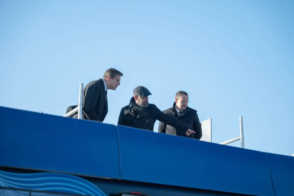 Nový vodíkový autobus Škoda H'CITY si ve výrobním závodě v Plzni prohlédl i ministr dopravy Martin Kupka (ODS)